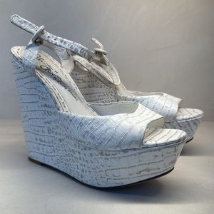 Alice + Olivia platform pumps